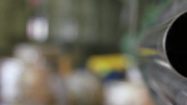 Odak parlak metal boru Fabrikası çekerken ışığın yansıması.