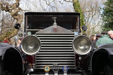 Klasik 1928 Rolls Royce klasik otomobil / araba ön ızgara ve farlar.