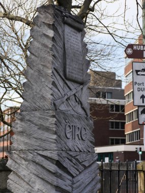 Dublin İrlanda 'daki Büyük Kanal' ın anısına 1916 Paskalya Dirilişi 'nde ölenleri anmak için..