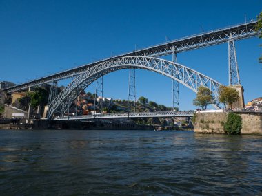 Ponte Luiz l / Dom Luis Köprüsü Porto, Portekiz 'deki Douro Nehri üzerinde.