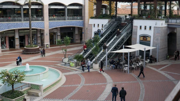 Faro, Algarve, Portekiz 'deki Algarve Alışveriş Merkezi Forumu. Burası Faro 'da bir çok mağazası ve restoranı olan yaya bir alışveriş bölgesi..