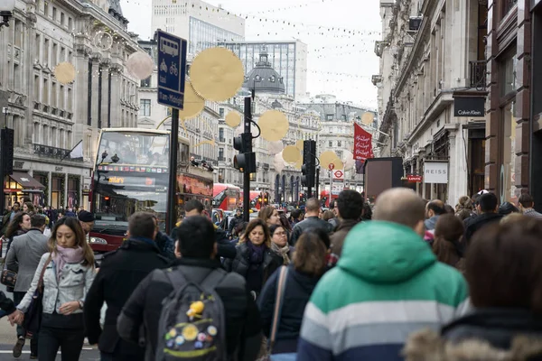 Ocupadas Multitudes Personas Regent Street Londres Comprando Durante Las Ventas — Foto de Stock