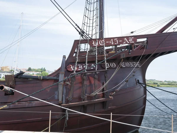 Bow Old 16Th Century Portuguese Sailing Ship Replica Type Used — Stock Photo, Image