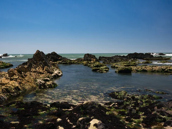 Rock Pools Beach Portugal Sunny Day Blue Sky Ocean Background — Stock Photo, Image