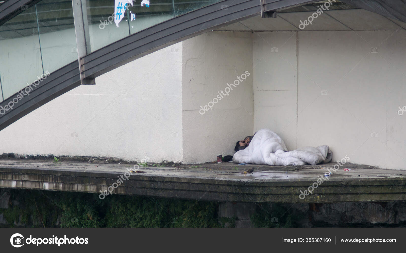 387 Rough Sleeper Stock Photos Free Royalty Free Rough Sleeper Images Depositphotos