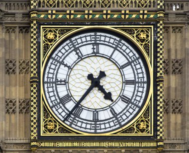 Big Ben saati Londra, İngiltere 'de kapalı duruyor. Resmi adı Elizabeth Tower..