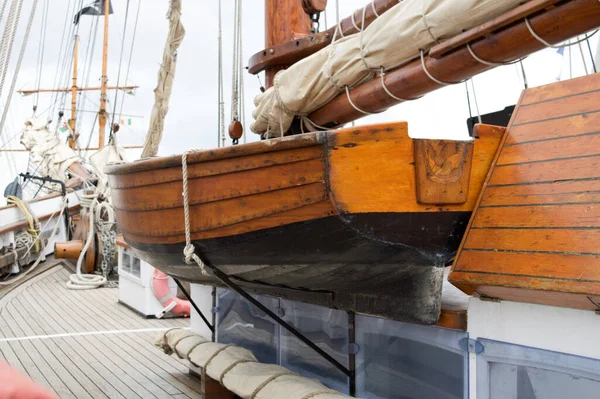 Wooden Lifeboat Rowing Boat Old Tall Mast Sailing Ship — Stock Photo, Image