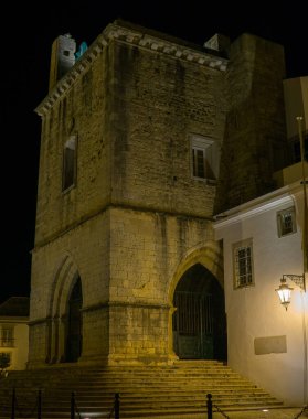 Faro Katedrali, eski tarihi Faro, Algarve, Portekiz 'de gece vakti.