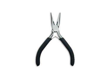 Kesiciyle uzun burun pensesi. Siyah saplı. Yumuşak gölgeli beyaz üzerine izole edilmiş.