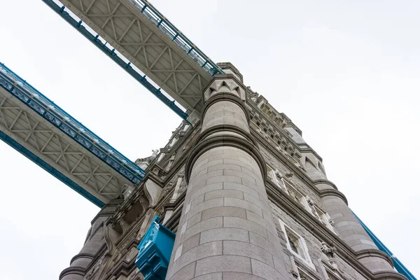 Tower Bridge Στο Λονδίνο Αγγλία Θέα Από Κάτω Προς Πάνω — Φωτογραφία Αρχείου