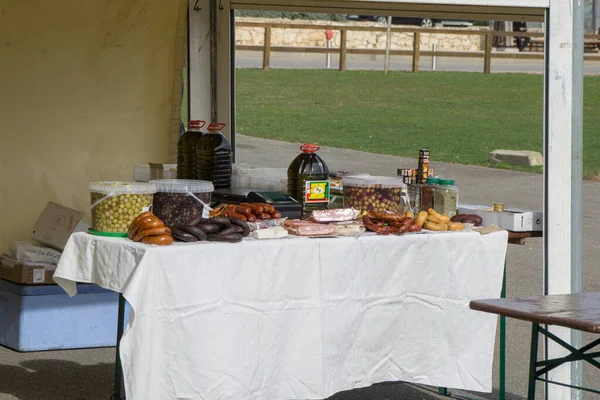 Straßenstand Mit Traditionellem Portugiesischem Essen Oliven Wurst Alheiras Schinken Und — Stockfoto