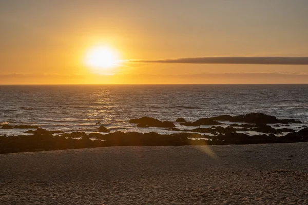 Weitwinkelsonnenuntergang Strand Einem Sommerabend Portugal — Stockfoto