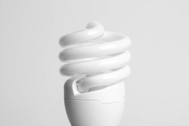 Beyaz CFL spiral ampulü, kapat.