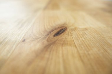 Doğal ahşap düğümle. Sığ alan derinliği.