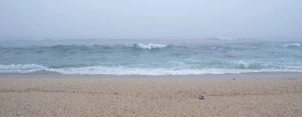 Niebla Océano Otoño Amplia Vista Desde Playa Paralela Costa —  Fotos de Stock