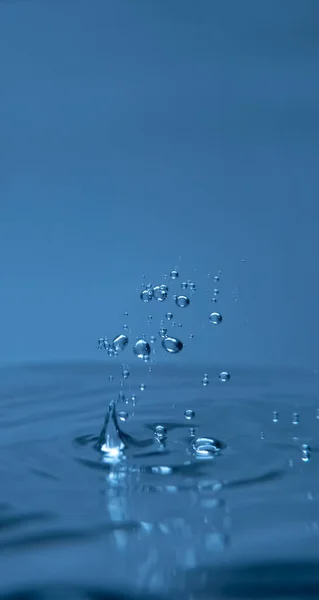 Bubbles Helder Blauw Water — Stockfoto