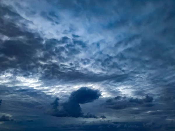 Grijze Stormachtige Lucht Met Donkere Wolken — Stockfoto