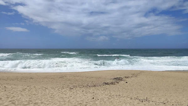 Olas Rompiendo Playa Arena Verano Directamente Vista Paralela Costa — Foto de Stock