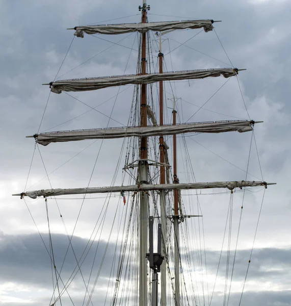 Mast Rigging Furled Sails Tall Sailing Ship Moody Stormy Sky — Stock Photo, Image