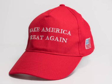 Amerika 'yı Yeniden Harika Yap / MAGA şapkasını beyaz arkaplanda