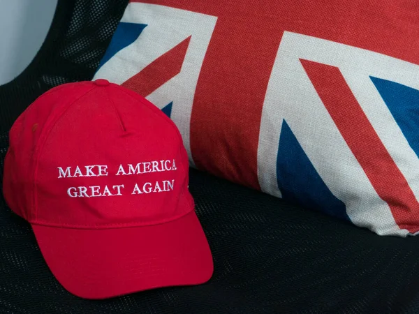 Amerika 'yı İngiliz sendikası bayrak yastığıyla tekrar harika yap / MAGA şapkasını sandalyeye oturt