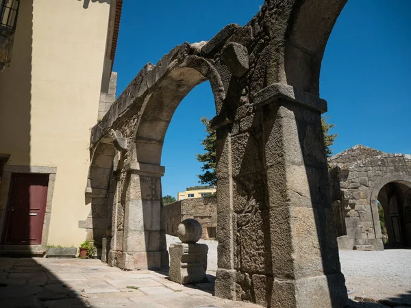 ポルトガルのポルトにあるCastelo Sao Joao Fozとして知られる古いナポレオンの砦へのアーチ型の石の入り口 歴史的アーチ — ストック写真