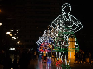 Portekiz 'in Povoa de Varzim kentinde düzenlenen geleneksel Portekizli kadın şölenini kutlamak için geleneksel olarak giydirilmiş figürler..
