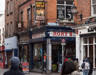 Dublin, İrlanda 'daki Temple Bar' da Rory 'nin Balıkçılık Malzemeleri Dükkanı