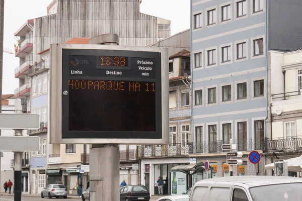 Электронный Знак Остановки Автобуса Улице Порту Португалия Закрыть — стоковое фото