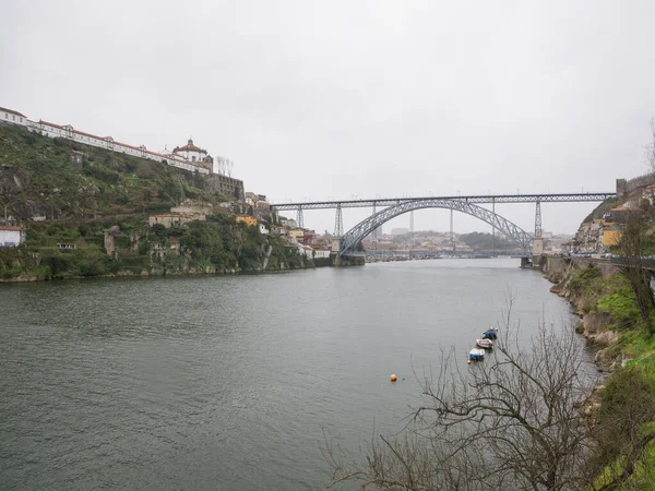 Vista Sobre Rio Douro Porto Portugal Num Dia Chuvoso Nublado — Fotografia de Stock