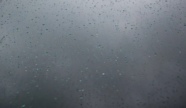 Vattendroppar Glasfönstret Efter Regnet Grunt Skärpedjup — Stockfoto