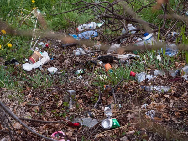 Spousta Odpadků Odpadků Byla Vyhozena Zem Parku Demonstrace Znečištění Životního — Stock fotografie