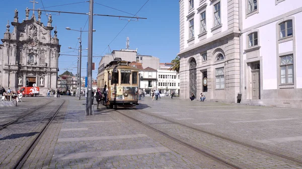 Старый Винтажный Трамвай Порту Португалия Светлый Солнечный День Голубым Небом — стоковое фото
