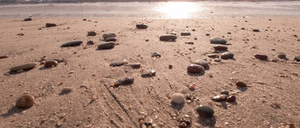 Galets Lisses Sur Plage Sable Fin Angle Bas — Photo