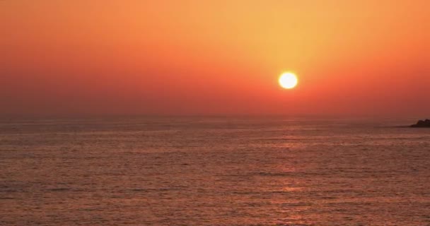 Vue Grand Angle Sur Océan Coucher Soleil Avec Soleil Approchant — Video