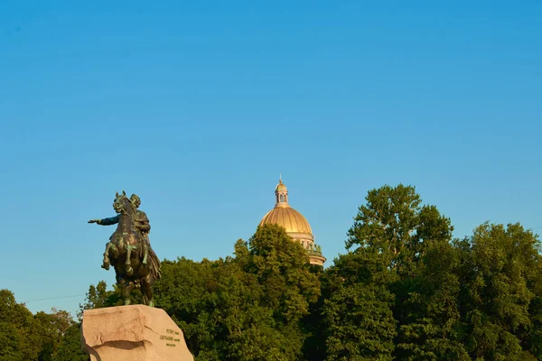 Pietro Grande Monumento Vista Sul Fiume Dal Lungomare — Foto Stock