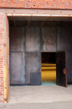 demir kapı açık mıydı, kapalı girmek için kurumdan