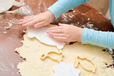 Çocuk un gelen tanımlama bilgileri masaya sağlar.