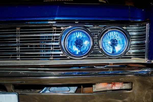 The headlights of an old vintage car — Stock Photo, Image