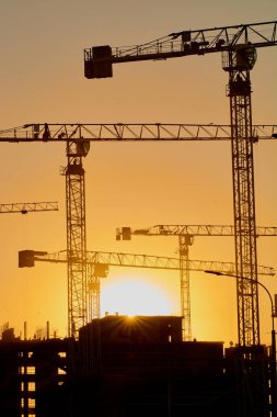 en güçlü ışıkta bina vinçler inşası, aksi takdirde
