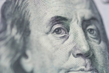 Benjamin Franklin'in 100 dolarlık banknota bakışı. Benjamin Franklin portre makro
