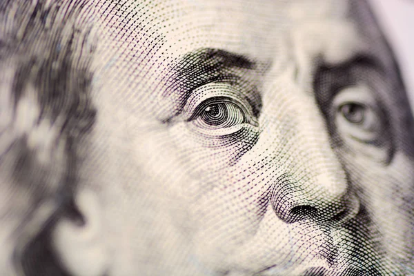 Benjamin Franklin'in 100 dolarlık banknota bakışı. Benjamin Franklin portre makro