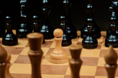 Fikirler, rekabet ve strateji için satranç tahtası oyunu