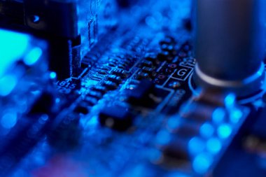 Çip bileşenli yüksek teknoloji anakart