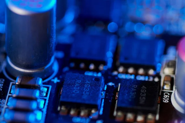 Placa madre de alta tecnología con componentes de chips — Foto de Stock