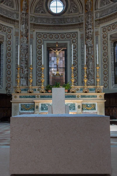 Altar Mármol Con Candelabro Dentro Iglesia Santa Andrea Mantua Italia —  Fotos de Stock