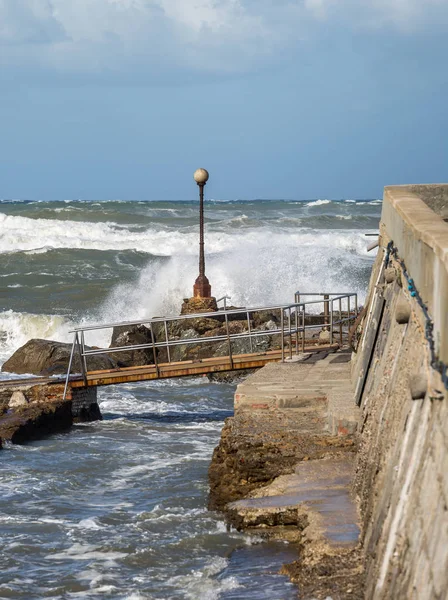Electric Lamp Boardwalk Coastline Hit Sea Waves Storm — Stock Photo, Image