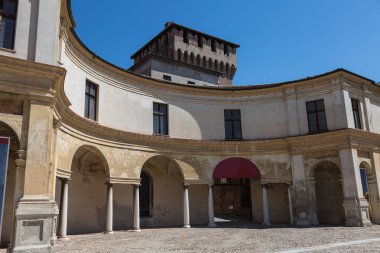 Mantua - Lombardy, İtalya - Piazza Castello mimari görünüm: iç Colonnade.