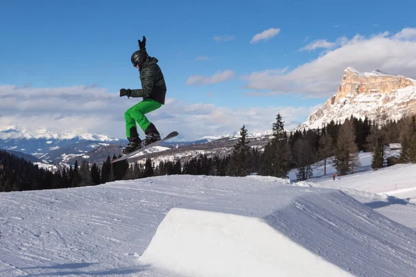 Snowboard Eylem Dağ Snowpark Atlama — Stok fotoğraf