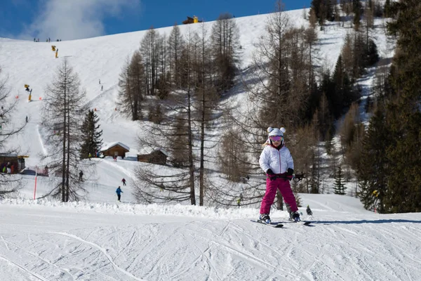 Bolzano Włochy Lutego 2018 Dziesięć Roku Mały Narciarz Having Fun — Zdjęcie stockowe